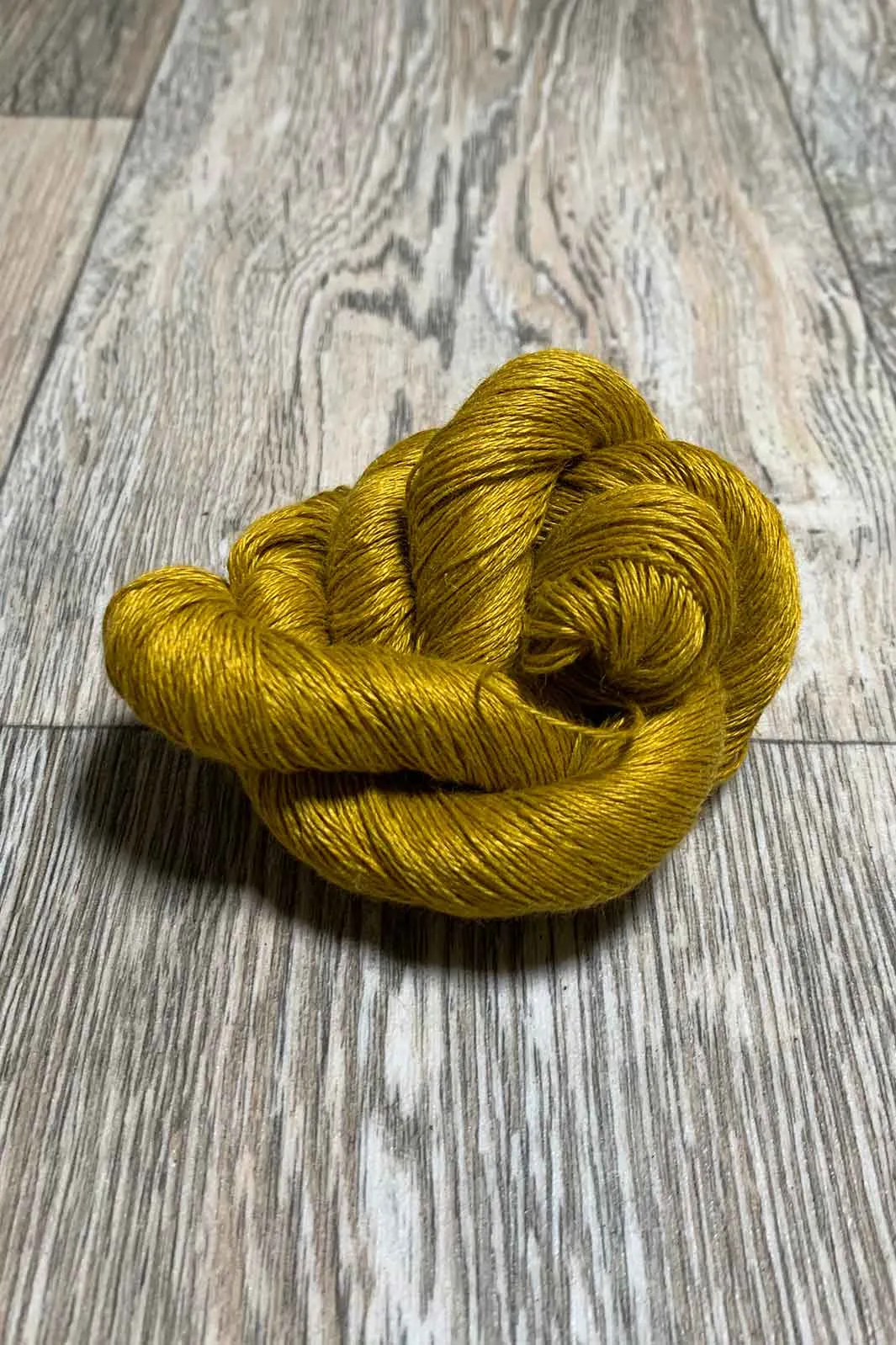 Layercake Linen Yarn: 50gm skeins