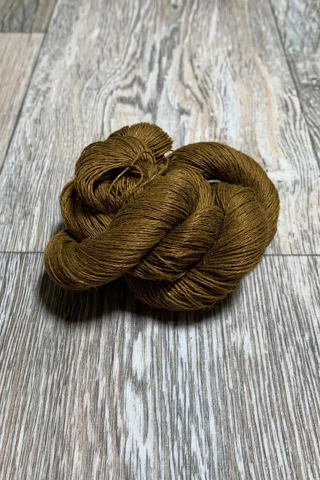 Layercake Linen Yarn: 50gm skeins